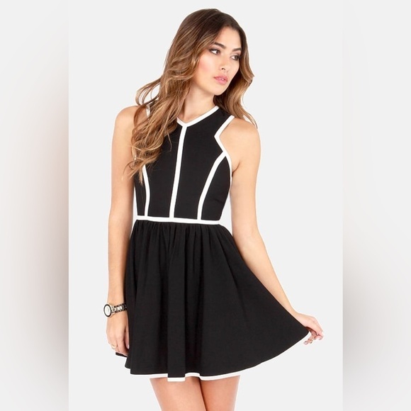 KEEPSAKE the Label Dresses & Skirts - Keepsake The Label Flash Back White and Black Mini Dress